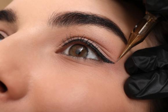 Maquillage durable des yeux